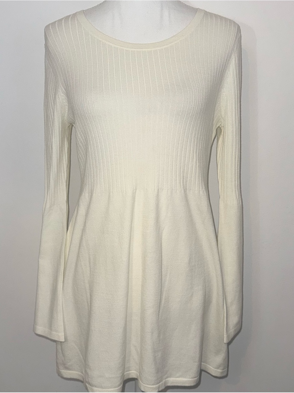 NWT Tyler Böe Ribbed Longline Sweater Top Size M Ivory Bell Sleeve